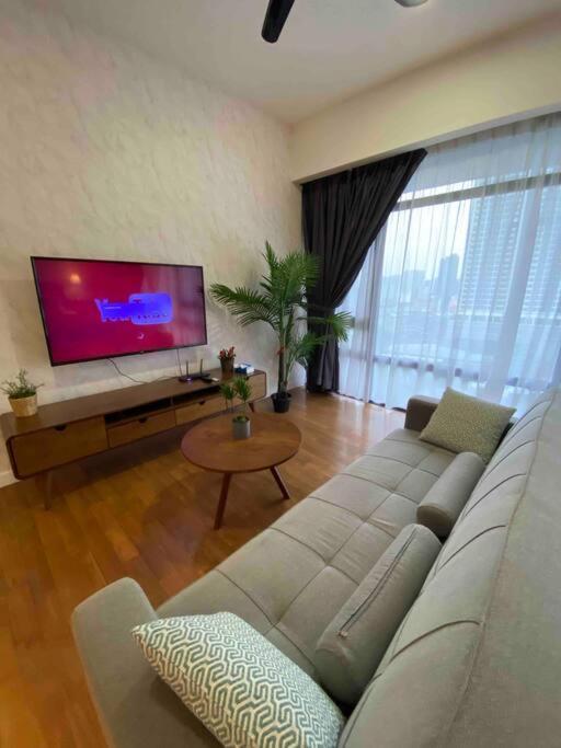Anggun Modern With Netflix 3mins To Monorail Kl Near Klcc Pangsapuri Kuala Lumpur