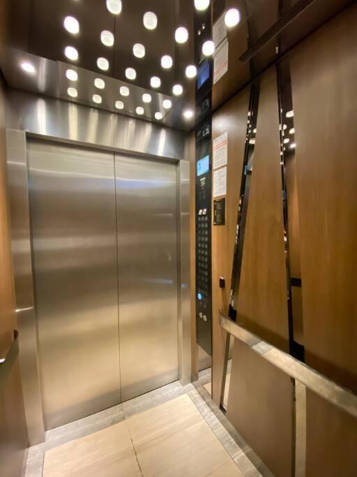 Anggun Modern With Netflix 3mins To Monorail Kl Near Klcc * Kuala Lumpur