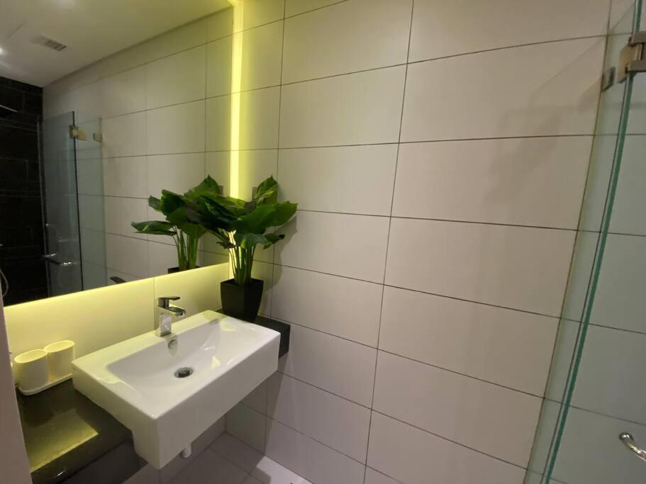 Anggun Modern With Netflix 3mins To Monorail Kl Near Klcc *